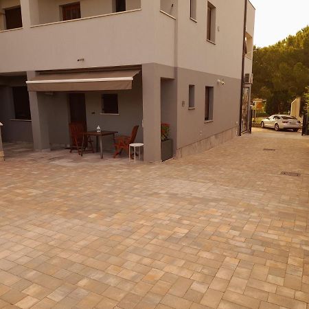 Apartments Ester Victoria Медулин Екстериор снимка