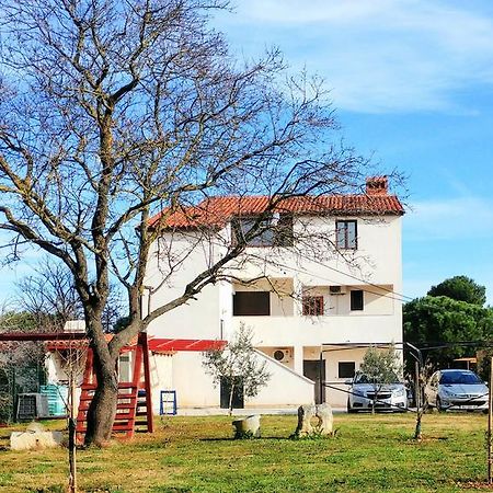 Apartments Ester Victoria Медулин Екстериор снимка