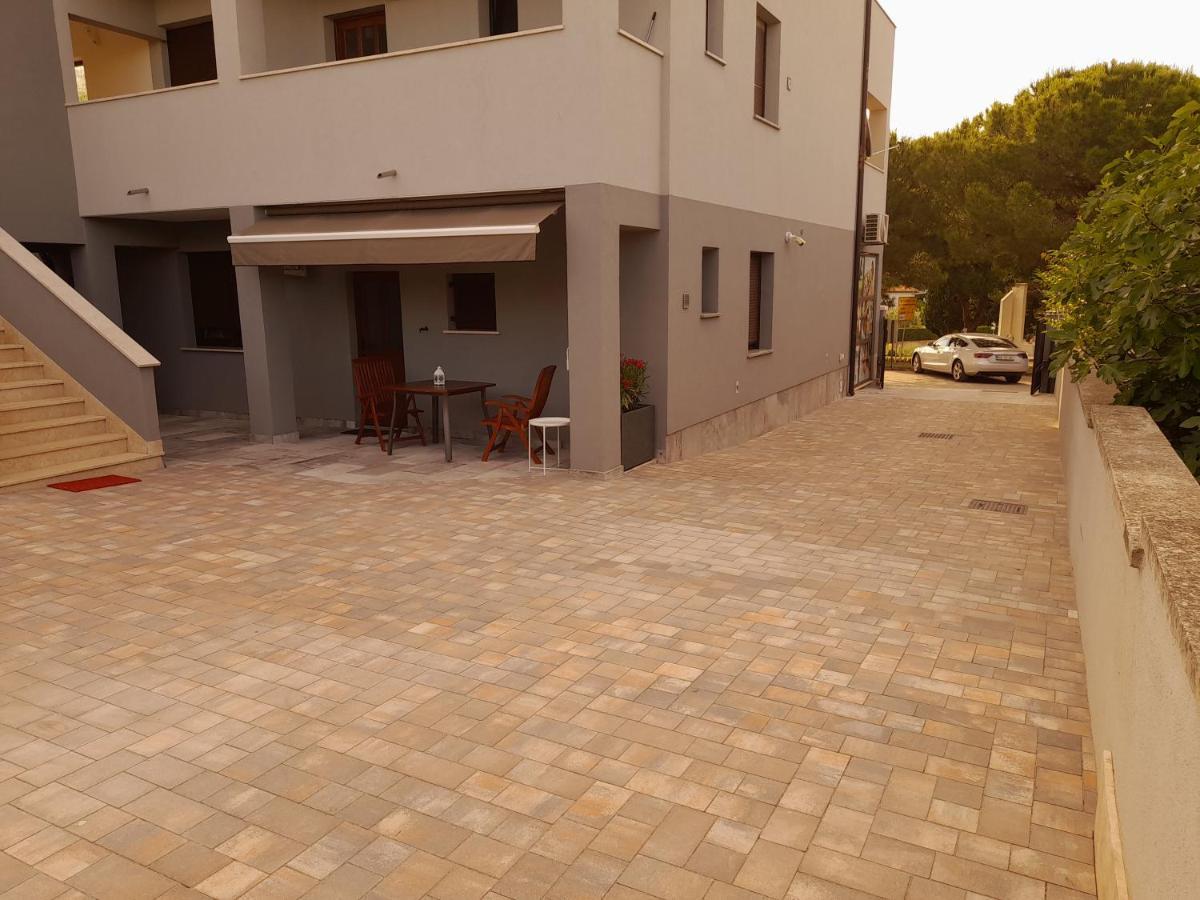 Apartments Ester Victoria Медулин Екстериор снимка