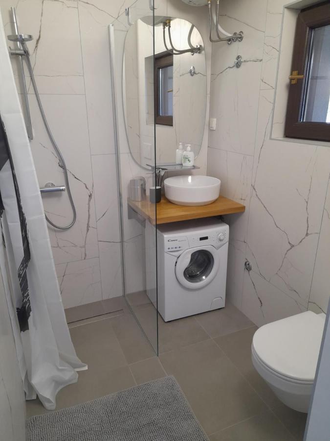 Apartments Ester Victoria Медулин Екстериор снимка