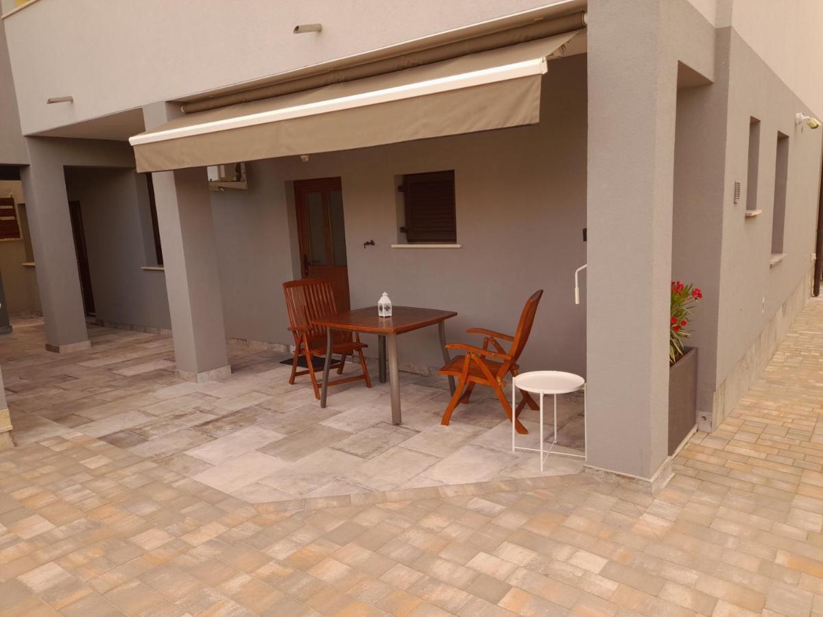 Apartments Ester Victoria Медулин Екстериор снимка