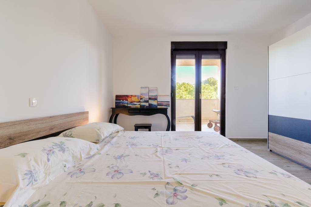 Apartments Ester Victoria Медулин Екстериор снимка