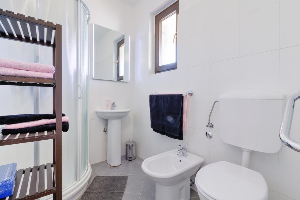 Apartments Ester Victoria Медулин Екстериор снимка