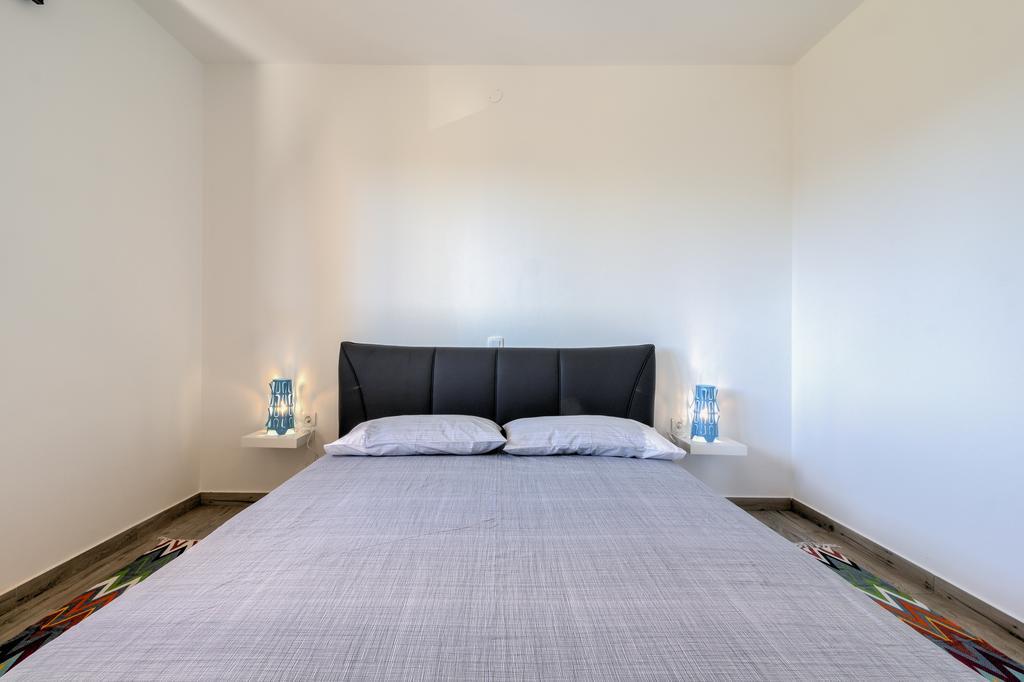 Apartments Ester Victoria Медулин Екстериор снимка