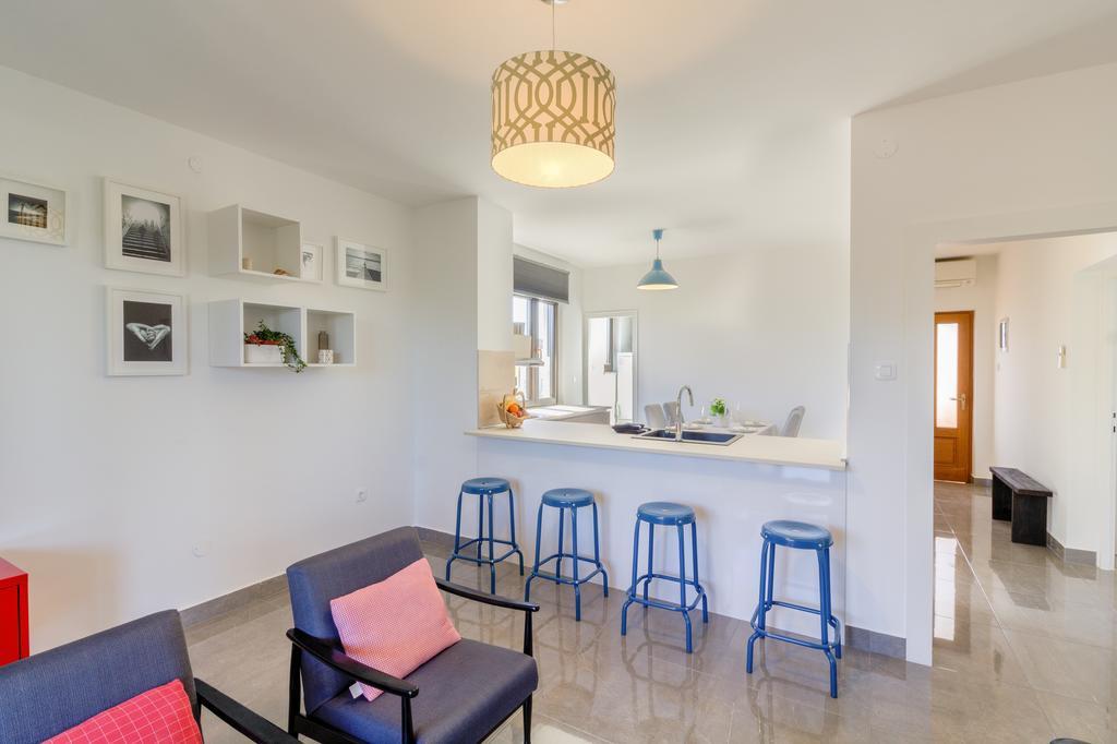 Apartments Ester Victoria Медулин Екстериор снимка