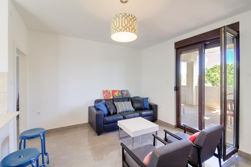 Apartments Ester Victoria Медулин Екстериор снимка