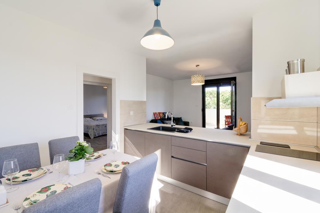 Apartments Ester Victoria Медулин Екстериор снимка