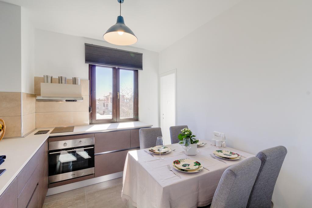 Apartments Ester Victoria Медулин Екстериор снимка