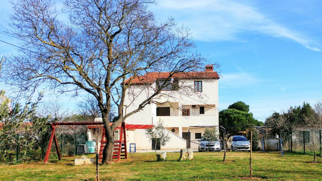 Apartments Ester Victoria Медулин Екстериор снимка