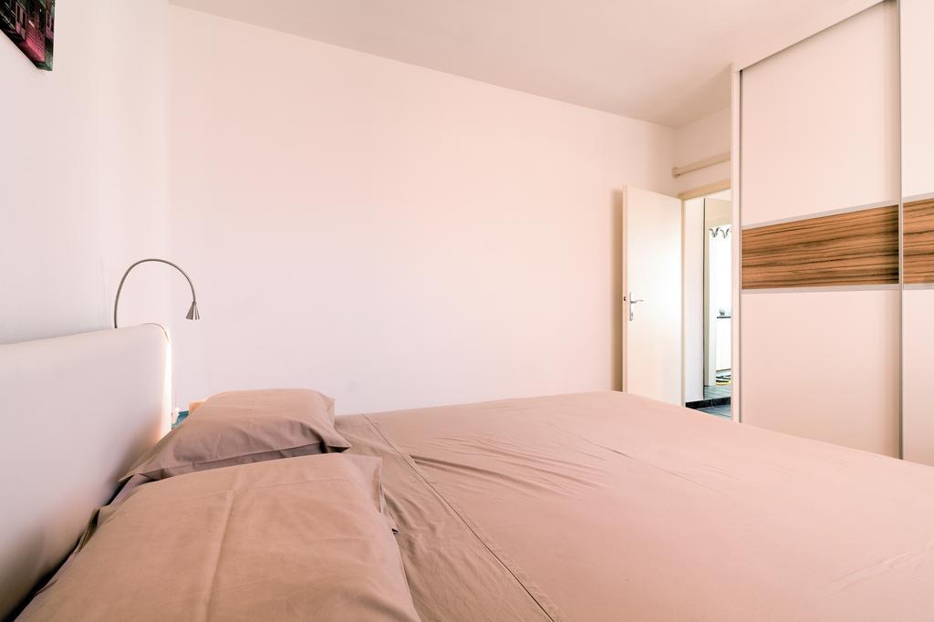 Apartments Ester Victoria Медулин Екстериор снимка