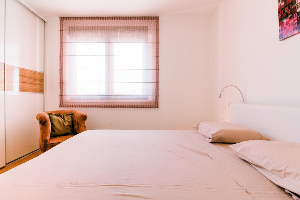 Apartments Ester Victoria Медулин Екстериор снимка