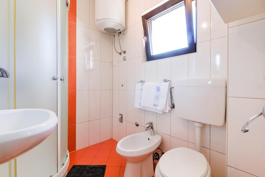 Apartments Ester Victoria Медулин Екстериор снимка