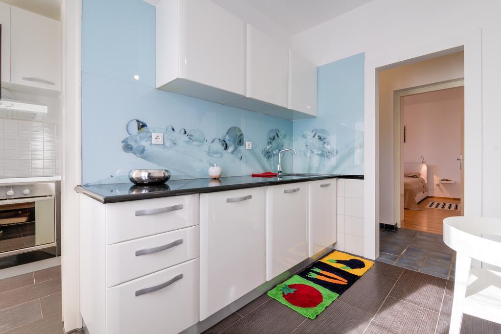 Apartments Ester Victoria Медулин Екстериор снимка